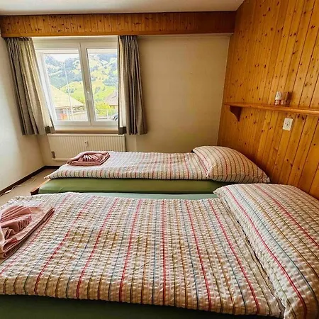 Daire Cozy With Garden And Mountain View.