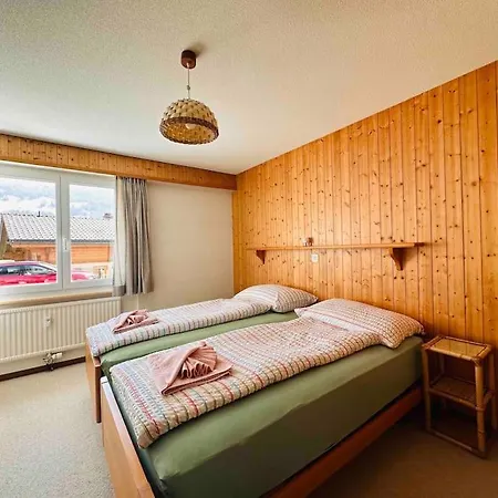 Daire Cozy With Garden And Mountain View.
